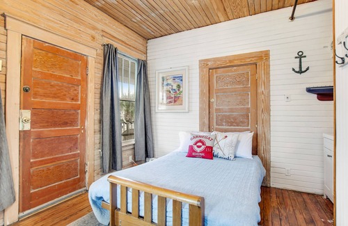 Tybee Island Hotel | Quaint 2nd-floor studio 1 block from the beach with fast WiFi, deck, cable, & AC