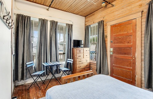 Tybee Island Hotel | Quaint 2nd-floor studio 1 block from the beach with fast WiFi, deck, cable, & AC