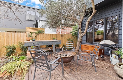 Newport House | Quaint 4-Bed with Backyard, 5-Min to the Beach