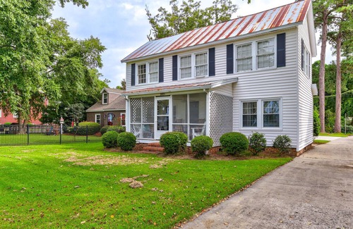 Lake Waccamaw House | Quaint 5-bedroom family lake front house in Lake Waccamaw