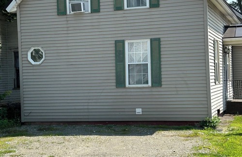 Skowhegan Apartment | Quaint apartment with AC 2 blocks from downtown shopping, restaurants & river