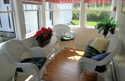 Camden House | Quaint Bungalow Minutes From Downtown, Harbor, Shops