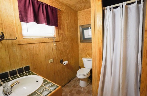 Concan Cabin | Quaint cabin located on the Frio River