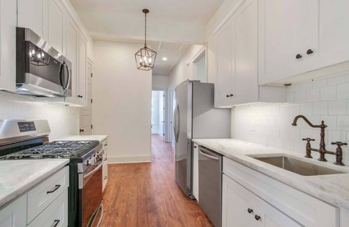 Faubourg Delassize Villa | Quaint Charm: NOLA Vintage Home near St. Charles