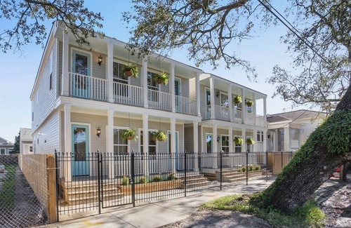 Faubourg Delassize Villa | Quaint Charm: NOLA Vintage Home near St. Charles