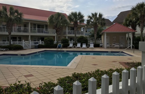 Seagrove Beach Condo | Quaint Condo Seagrove Beach right fof 30A, quick walk to two beach access