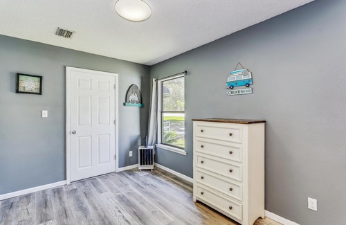 Perdido Beach House | Quaint Cottage by the Bay - Boat Launch 1 Street Over