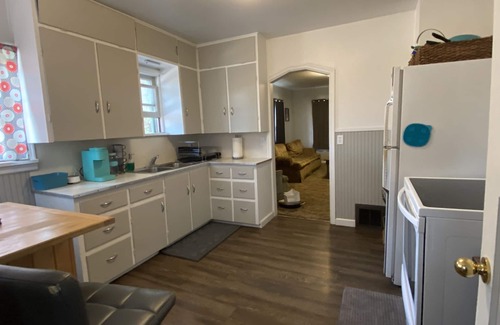 Plains House | Quaint cottage in town