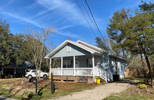 Ocean Springs House | Quaint cottage near the heart of Ocean Springs