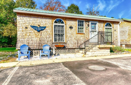 Kennebunk Cottage | Quaint cottage near the beach with outdoor saltwater pool, grills, firepit, WiFi
