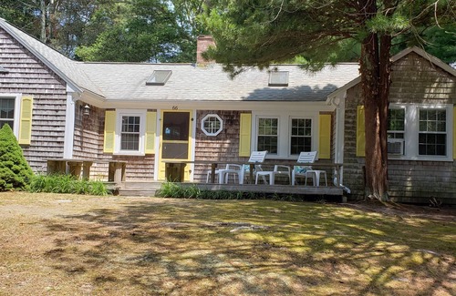 Centerville House | Quaint Cottage Style Home by Lake Wequaquet Steps to Private Association Beach