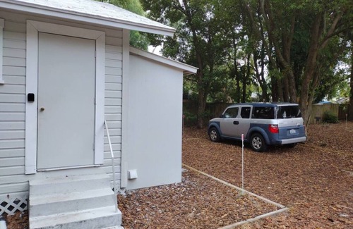 Dixieland Cottage | Quaint cottage with AC in charming Dixieland