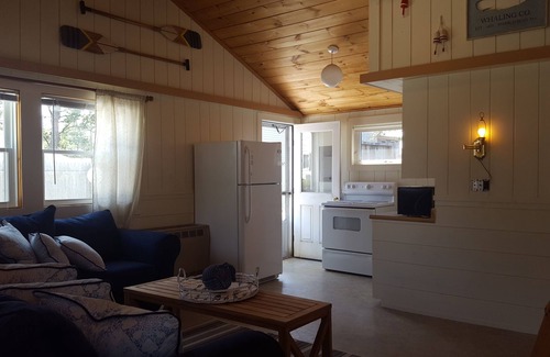 Dennis Port House | Quaint cottage within a 5 (2/10 mile) minute walk to the beach & restaurants
