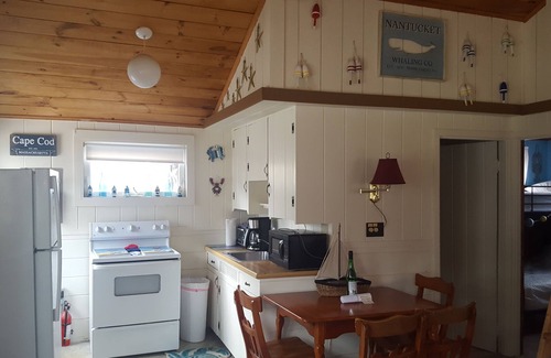 Dennis Port House | Quaint cottage within a 5 (2/10 mile) minute walk to the beach & restaurants
