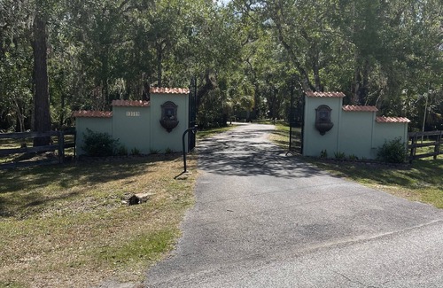 Braden River House | Quaint Country Charm! Private Guest House