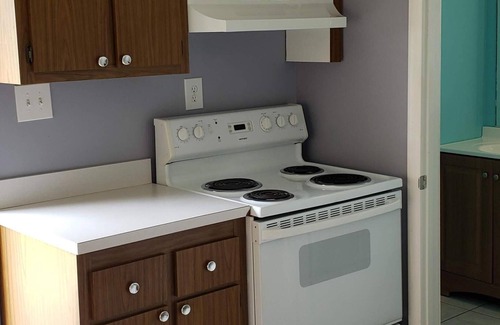 Clearwater Apartment | Quaint Cozy Cottage Guest House with pool for 2, dogs OK, golf course