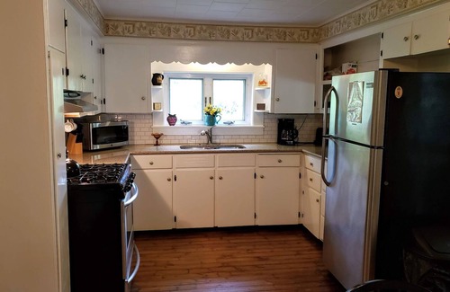 Wellsboro House | Quaint & Cozy Guest House on Main St., park & walk downtown, Wi-Fi available.