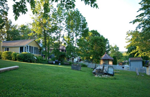 Poultney Cottage | Quaint, friendly cottage with lakefront location & water views