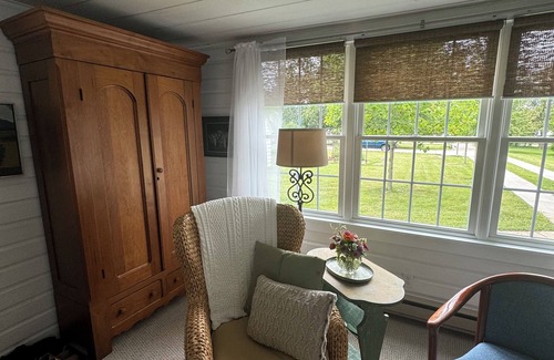 Kirksville Cottage | Quaint Guest Cottage