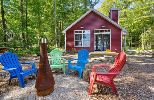 Sturgeon Bay Cottage | Quaint lakefront cottage by Cave Point-Whitefish Dunes State Park-Door County