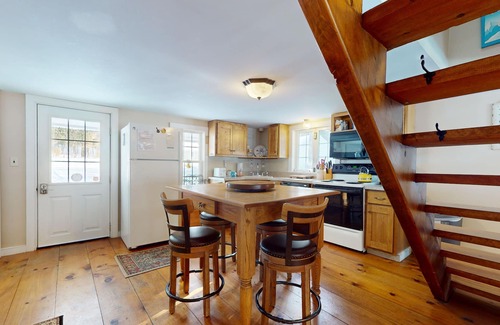 Ludlow House | Quaint lakefront home with a fire pit and beautiful views