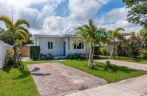 Delray Beach Villa | Quaint Luxury 1/1 Villa with HEATED Pool-BEST LOCATION- walk to everything!