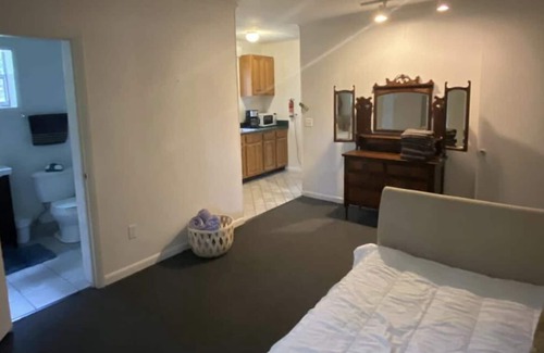 Gainesville Cottage | Quaint Mother in Law 1 mile from UF