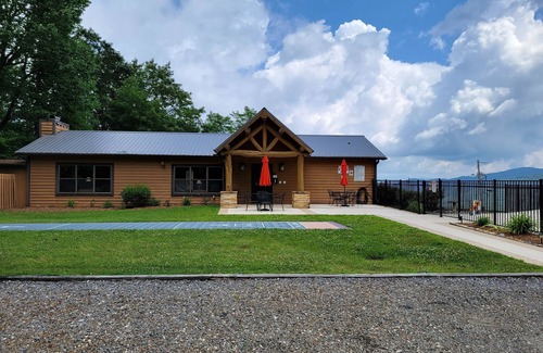 Burnsville Condo | Quaint Mt. Mitchell Condo