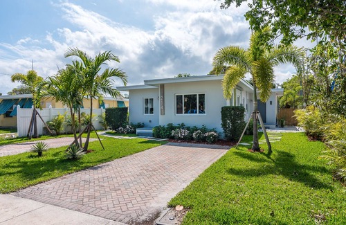 Delray Beach Apartment | Quaint Pool Studio Villa- Walk to All!