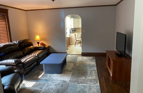 Portsmouth Cottage | Quaint, private setting, 3-4 miles from SOMC & KDMC hosp.