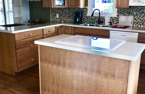 Tavares House | Quaint Relaxing Lakeside Retreat on Chain of Lakes