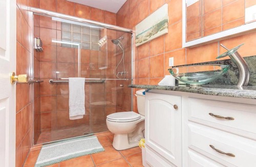 Lantana Apartment | Quaint Studio Minutes From The Ocean & Shopping