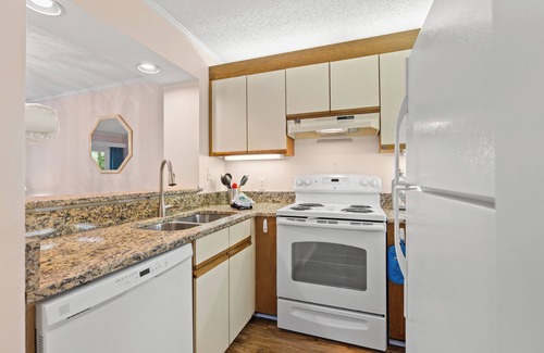 Myrtle Beach Condo | Quaint tennis villa in a private community + Free Attraction Tickets!