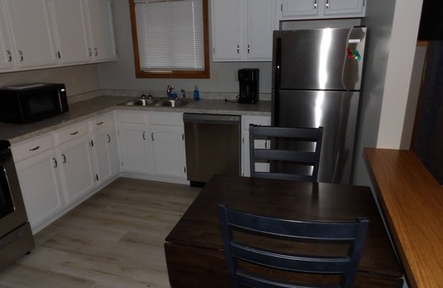 Washburn Apartment | Quaint updated apartment overlooking the Bay