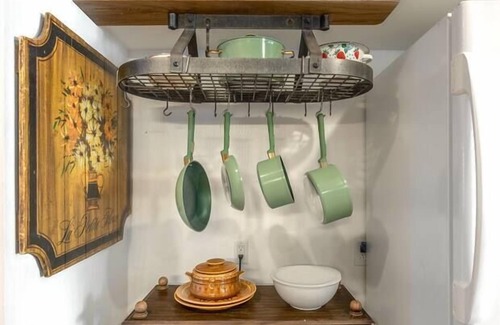 Cashmere Apartment | Quaint walkable to Cider House & Coffee Shop