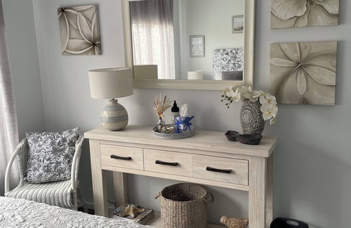 Cowes Bed & Breakfast | Quality B & B - 2 bedrooms - Lounge - Bathroom - 15 min walk to the beach.