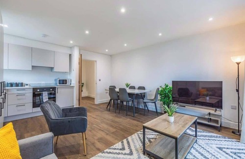 Kemptown Apartment | Quality Flat near Hospital&Beach, Brighton College