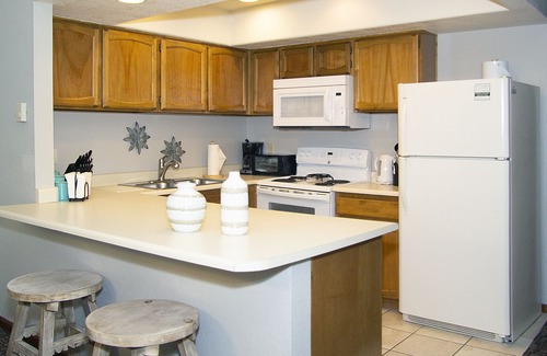 Pinetop Villa | Quality Hill Resort Villa, sleeps six, full kitchen, dining room, private patio