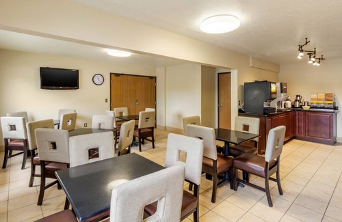 Logan Hotel | Quality Inn Logan near University