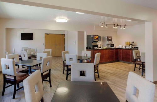 Logan Hotel | Quality Inn Logan near University