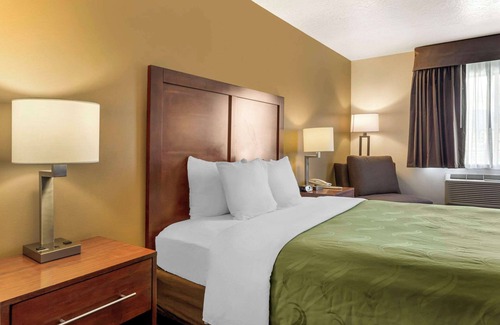 Logan Hotel | Quality Inn Logan near University