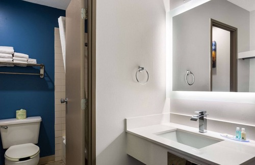 Roseland Hotel | Quality Inn South Bend Near Notre Dame