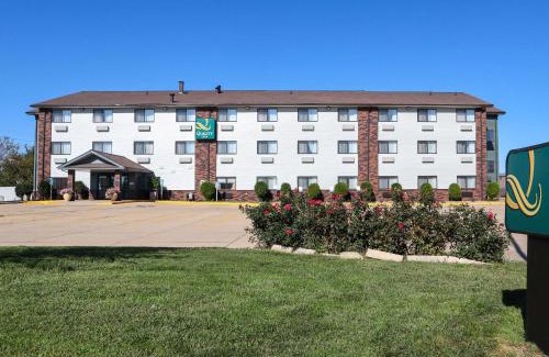 Bloomington Hotel | Quality Inn & Suites Bloomington I-55 and I-74