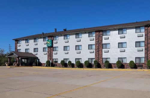 Bloomington Hotel | Quality Inn & Suites Bloomington I-55 and I-74