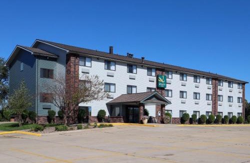 Bloomington Hotel | Quality Inn & Suites Bloomington I-55 and I-74