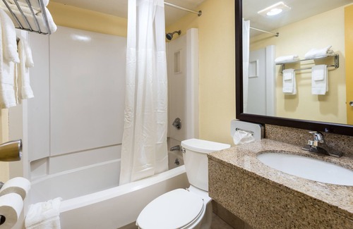 Roselawn Finance Hotel | Quality Inn & Suites Cincinnati Uptown Norwood