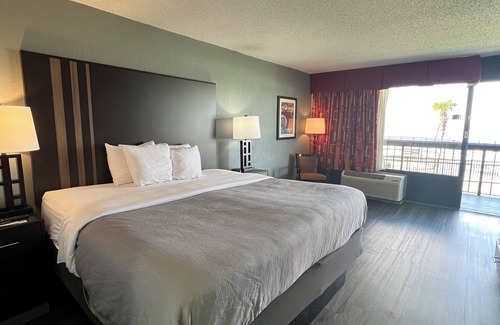 Pensacola Hotel | Quality Inn & Suites Gulf Breeze Bayside near Pensacola Beach