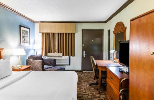 Milford Hotel | Quality Inn & Suites Quakertown-Allentown
