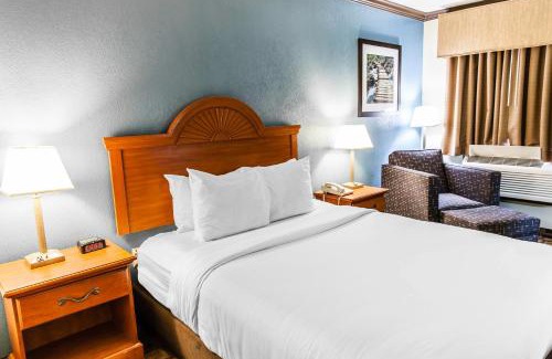 Milford Hotel | Quality Inn & Suites Quakertown-Allentown