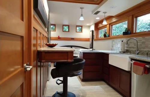 Somerset Apartment | Quality Luxury Apartment With Killer View & Double Studio